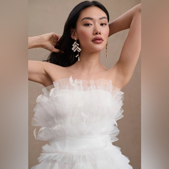 MAC DUGGAL
Kylie Strapless Ruffle Wedding Gown Anthropologie - Picture 4 of 17